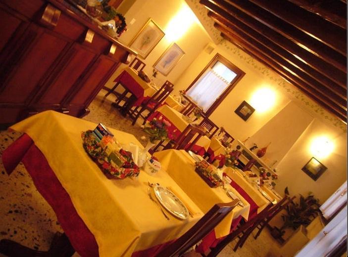 Albergo La Meridiana Портогруаро Екстериор снимка